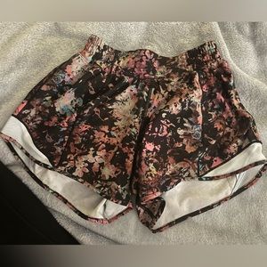 lululemon hotty hot short